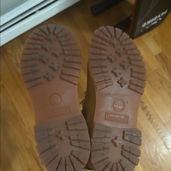 Timberland Classic Wheat Boots with Dark Brown Collar - Picture 3 of 4